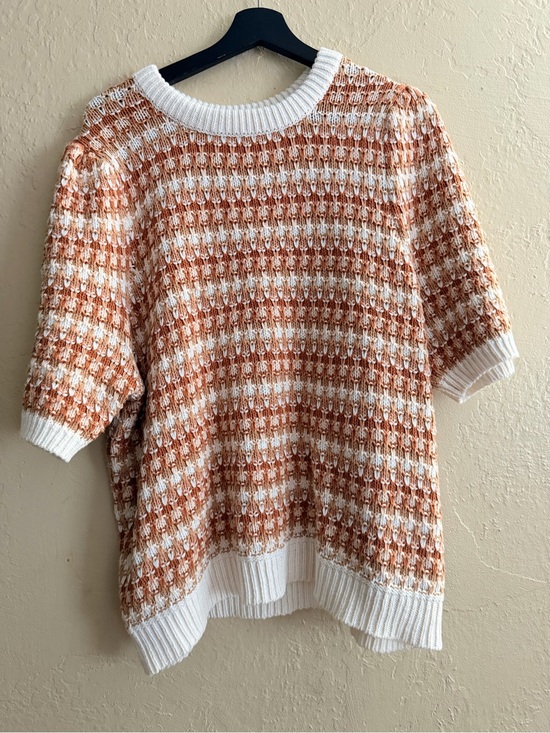 Universal Thread Sweaters - Universal Thread Cream and Tan Short-Sleeve Textured Crewneck Sweater